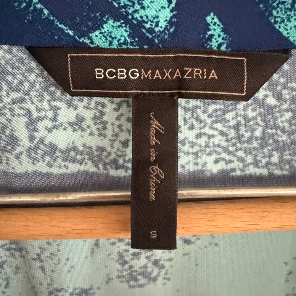BCBGMaxAzria Wrap Dress Size Small Navy and Aqua Patterned - Picture 3 of 4